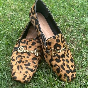 Veronica Beard elegant leopard print loafer with gold chain
